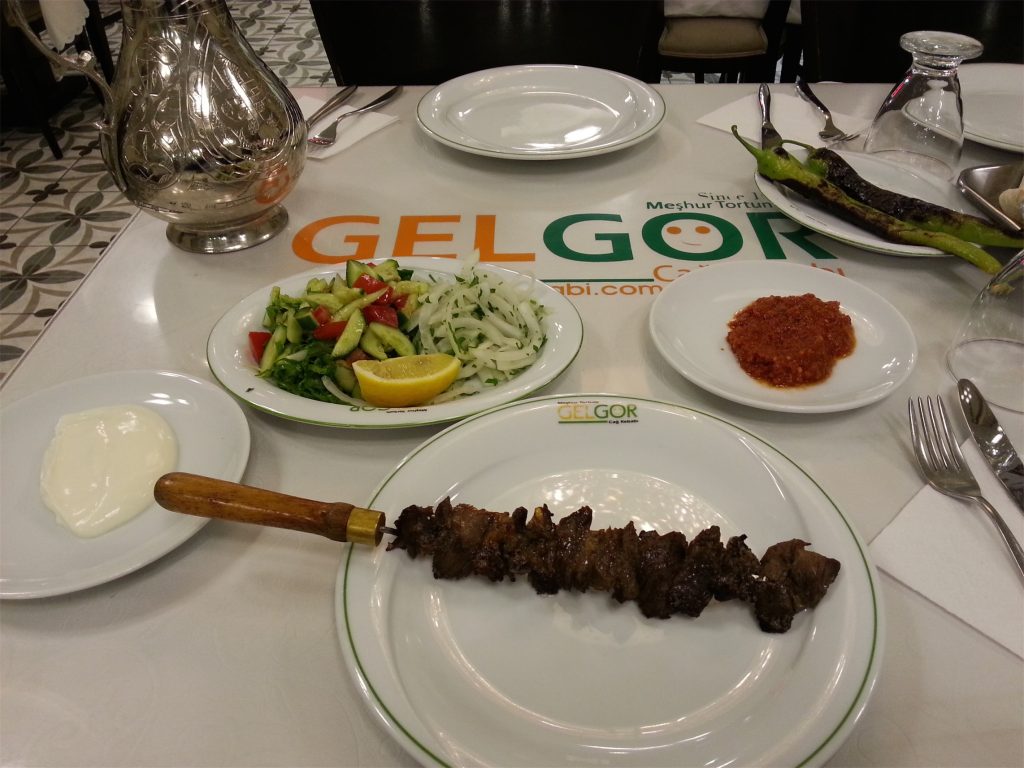 erzurum-gel-gore-cag-kebap