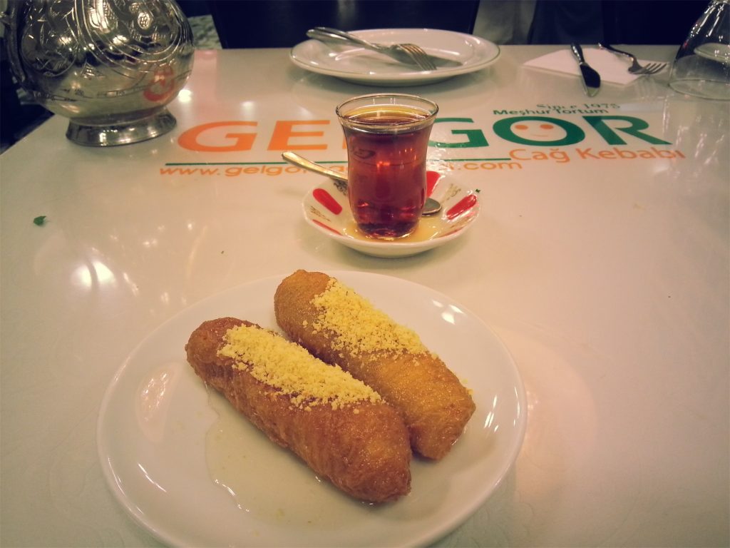 erzurumda-nerede-ne-yenir-gel-gor-cag-kebap-kadayif-dolma